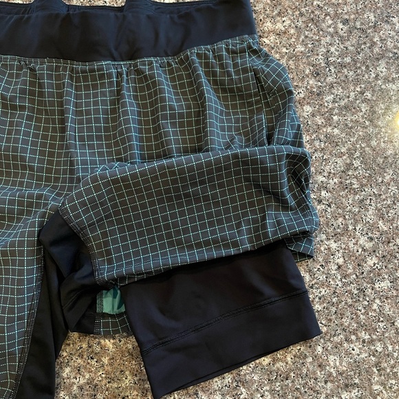 Mens Lululemon Athletic shorts w/bike shorts liner - large - Picture 3 of 3